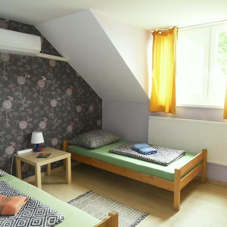 Fekete Macska Panzio Hotel Tata Luaran gambar