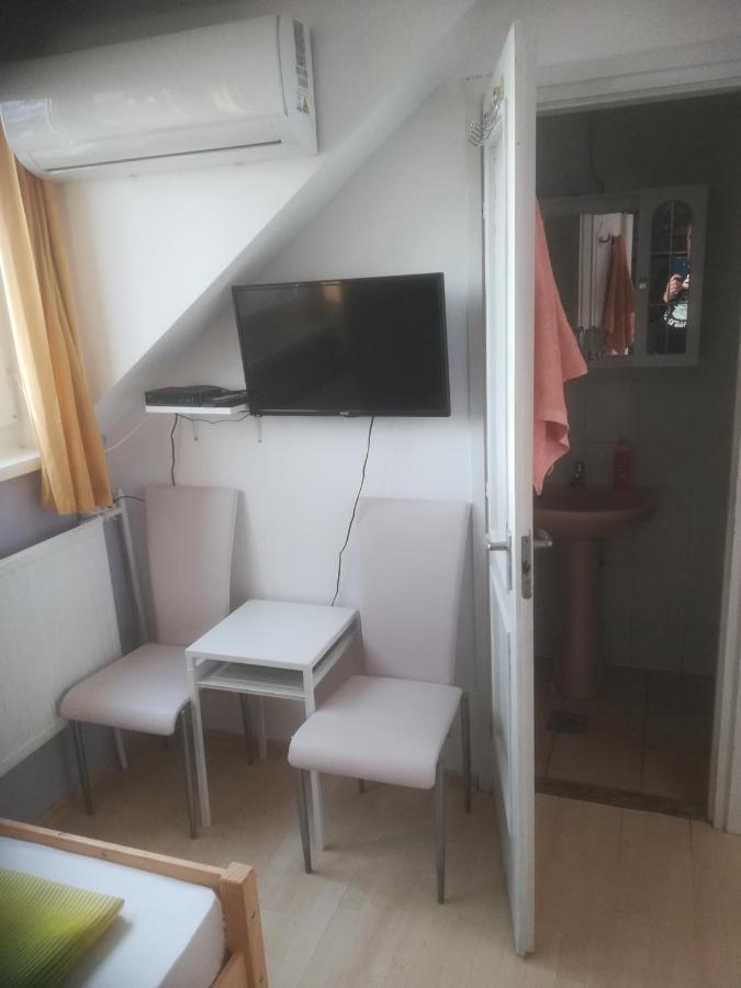 Fekete Macska Panzio Hotel Tata Luaran gambar