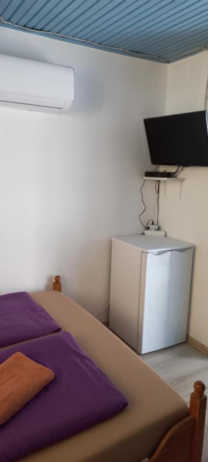 Fekete Macska Panzio Hotel Tata Luaran gambar