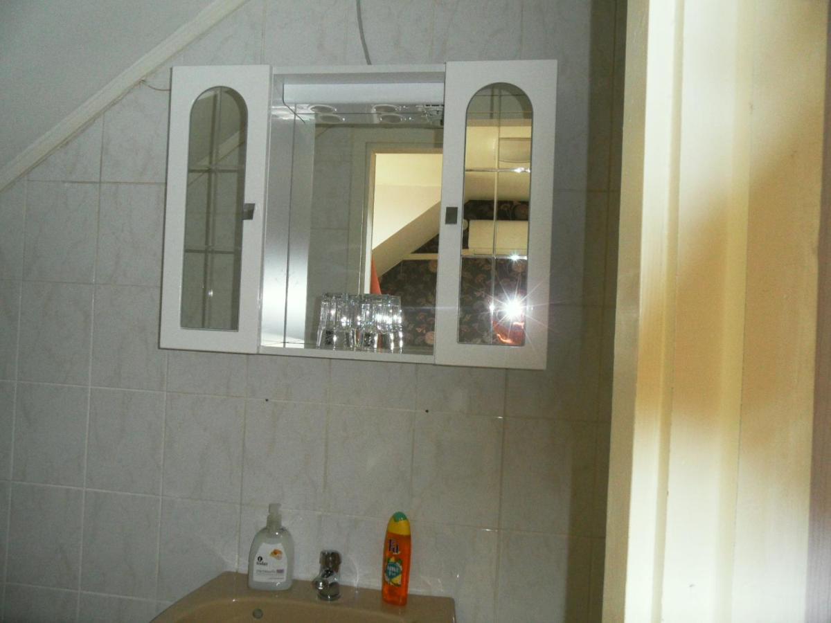 Fekete Macska Panzio Hotel Tata Luaran gambar